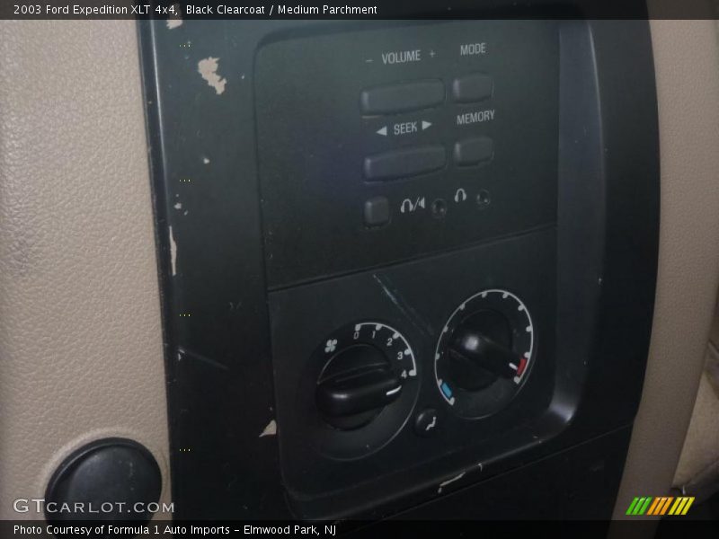 Black Clearcoat / Medium Parchment 2003 Ford Expedition XLT 4x4