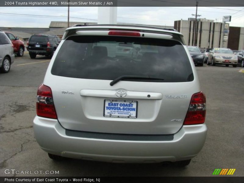 Millenium Silver Metallic / Ash 2004 Toyota Highlander 4WD