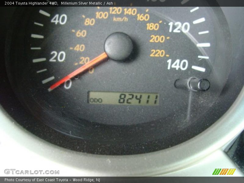 Millenium Silver Metallic / Ash 2004 Toyota Highlander 4WD