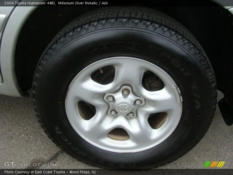 Millenium Silver Metallic / Ash 2004 Toyota Highlander 4WD