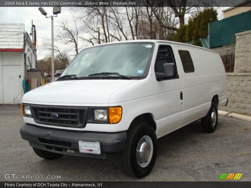 Front 3/4 View of 2004 E Series Van E250 Commercial