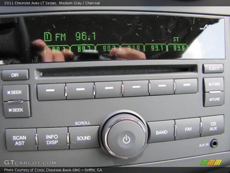 Controls of 2011 Aveo LT Sedan