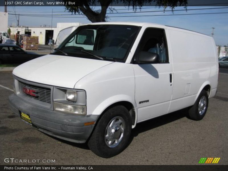 Front 3/4 View of 1997 Safari Cargo