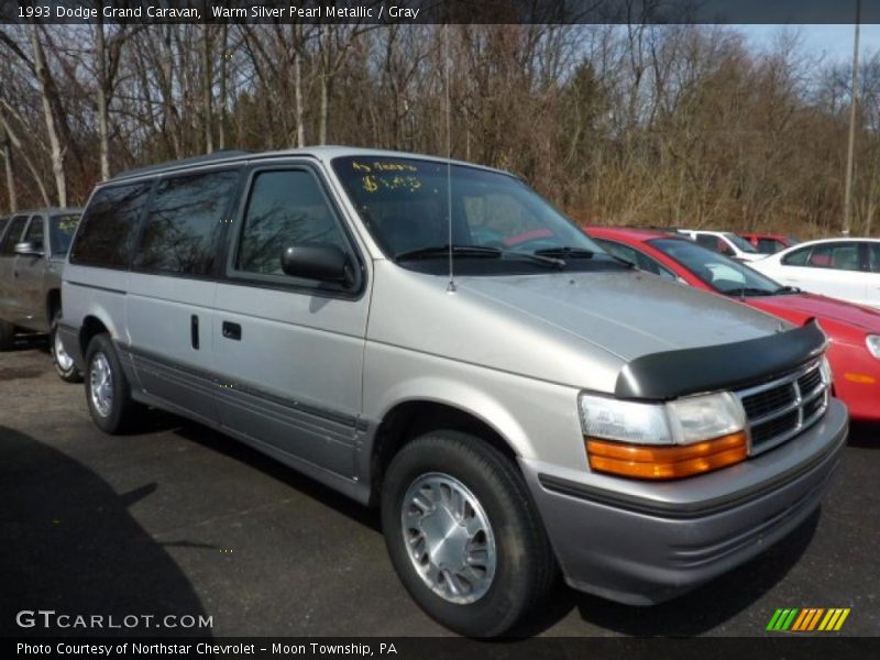 Front 3/4 View of 1993 Grand Caravan 