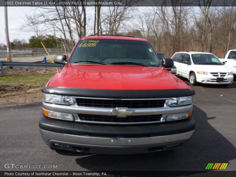 Victory Red / Graphite/Medium Gray 2002 Chevrolet Tahoe LS 4x4