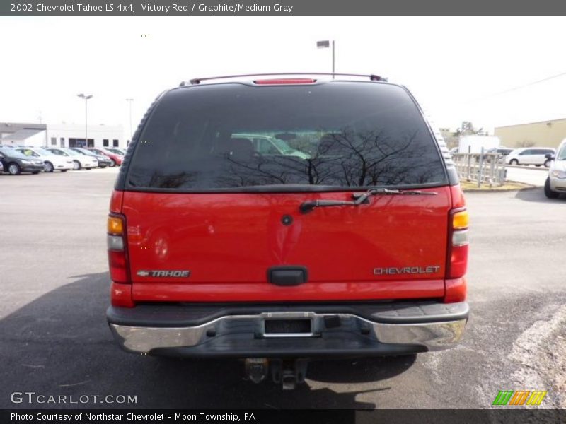 Victory Red / Graphite/Medium Gray 2002 Chevrolet Tahoe LS 4x4