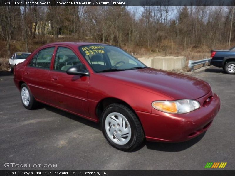 Front 3/4 View of 2001 Escort SE Sedan