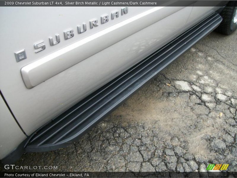 Silver Birch Metallic / Light Cashmere/Dark Cashmere 2009 Chevrolet Suburban LT 4x4