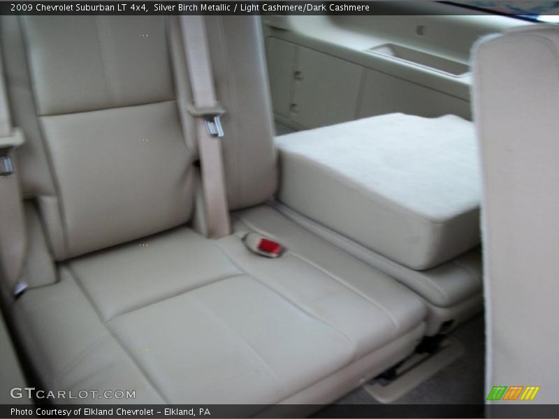 Silver Birch Metallic / Light Cashmere/Dark Cashmere 2009 Chevrolet Suburban LT 4x4
