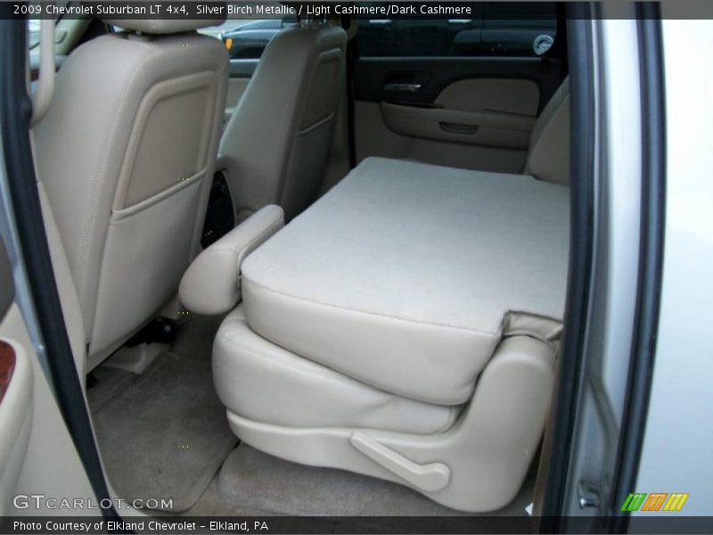 Silver Birch Metallic / Light Cashmere/Dark Cashmere 2009 Chevrolet Suburban LT 4x4