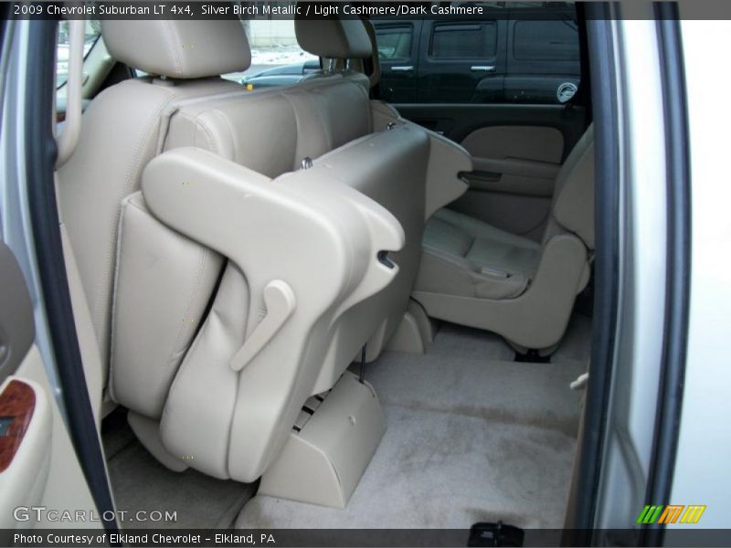 Silver Birch Metallic / Light Cashmere/Dark Cashmere 2009 Chevrolet Suburban LT 4x4
