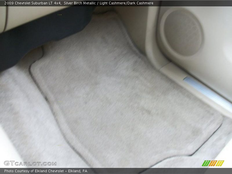 Silver Birch Metallic / Light Cashmere/Dark Cashmere 2009 Chevrolet Suburban LT 4x4