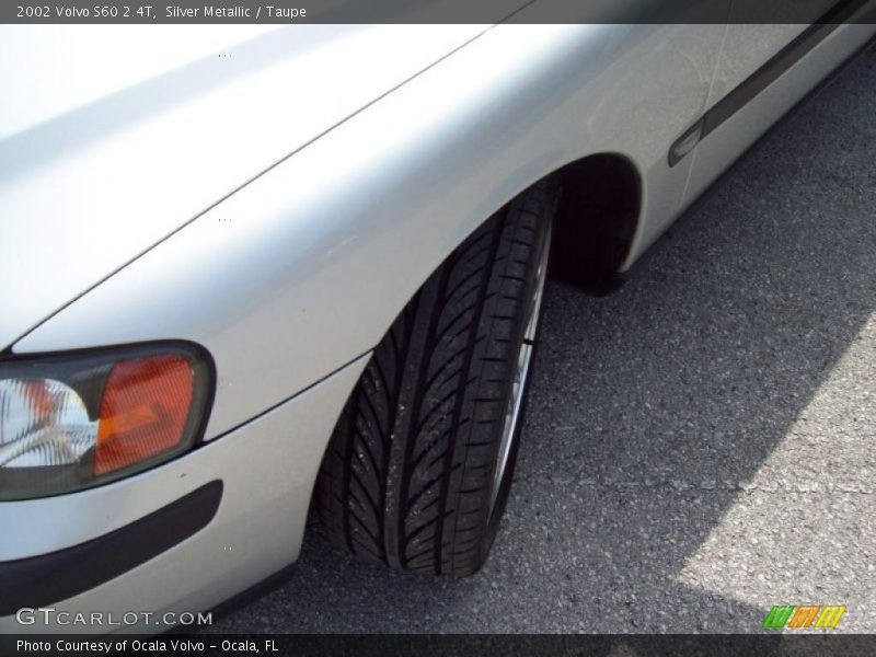 Silver Metallic / Taupe 2002 Volvo S60 2.4T