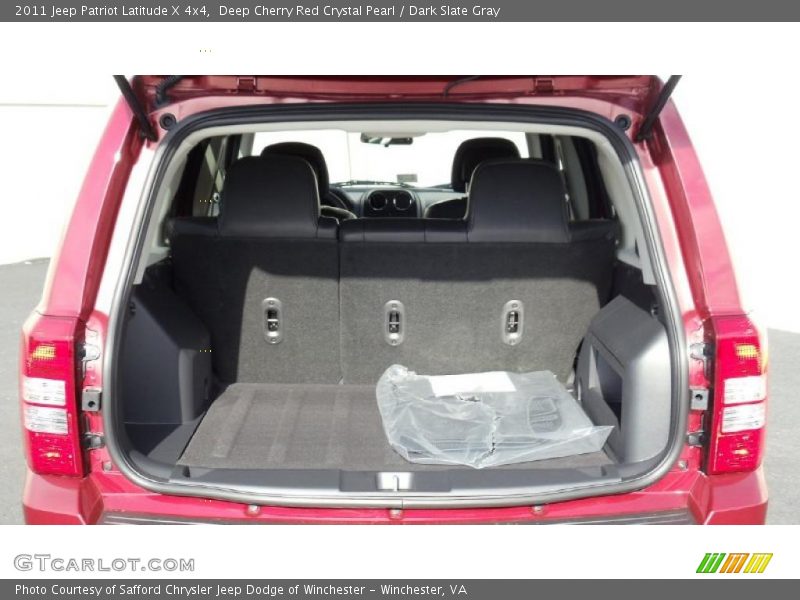  2011 Patriot Latitude X 4x4 Trunk