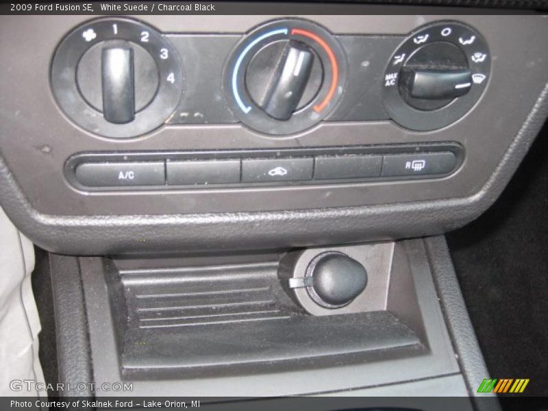 White Suede / Charcoal Black 2009 Ford Fusion SE