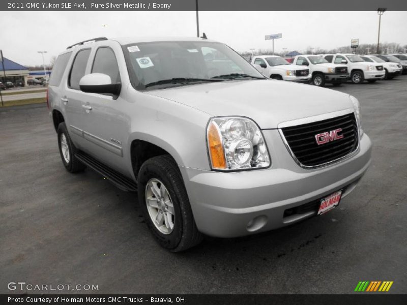 Front 3/4 View of 2011 Yukon SLE 4x4