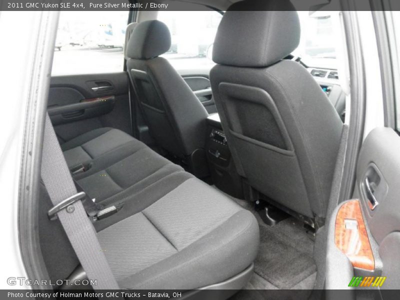 Pure Silver Metallic / Ebony 2011 GMC Yukon SLE 4x4