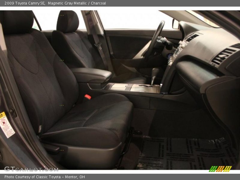 Magnetic Gray Metallic / Charcoal 2009 Toyota Camry SE