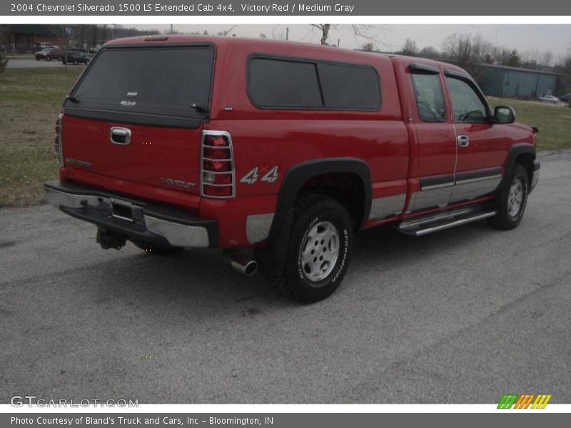 Victory Red / Medium Gray 2004 Chevrolet Silverado 1500 LS Extended Cab 4x4