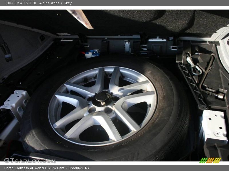 Alpine White / Grey 2004 BMW X5 3.0i