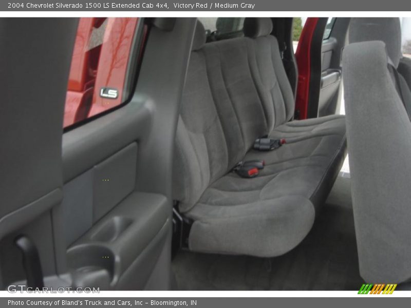 Victory Red / Medium Gray 2004 Chevrolet Silverado 1500 LS Extended Cab 4x4