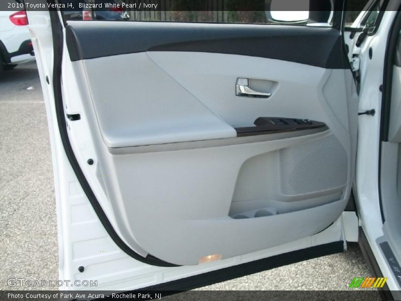 Blizzard White Pearl / Ivory 2010 Toyota Venza I4
