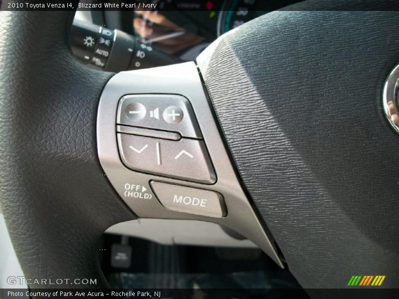 Blizzard White Pearl / Ivory 2010 Toyota Venza I4
