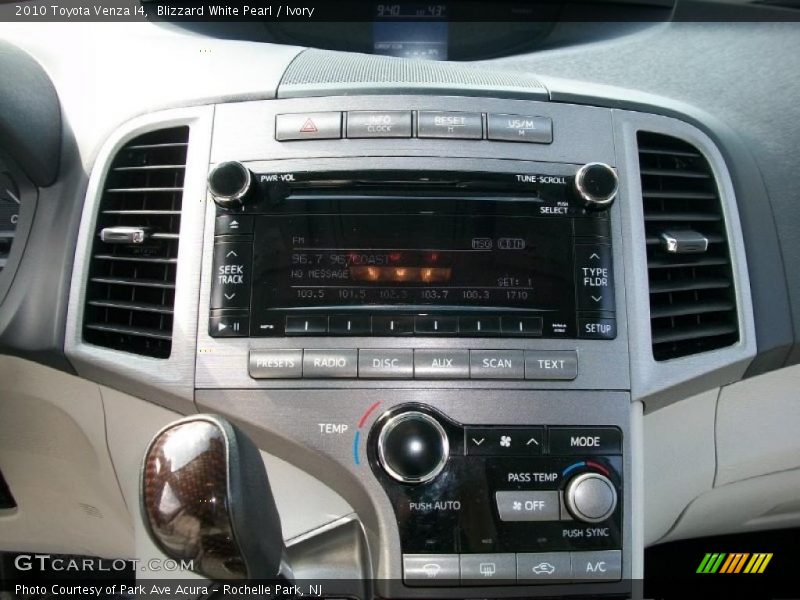 Dashboard of 2010 Venza I4