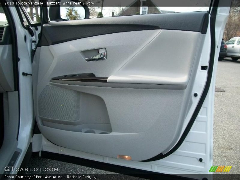 Blizzard White Pearl / Ivory 2010 Toyota Venza I4