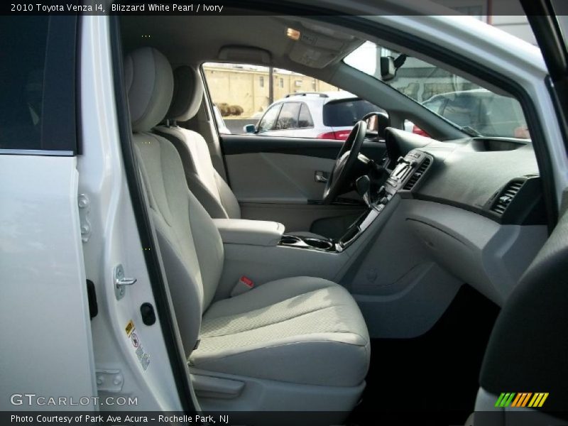 Blizzard White Pearl / Ivory 2010 Toyota Venza I4