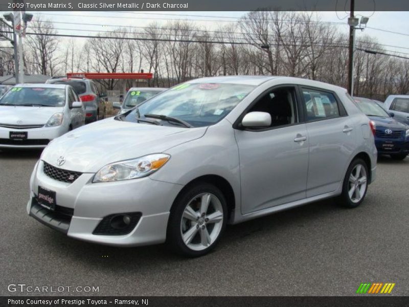 Front 3/4 View of 2009 Matrix S