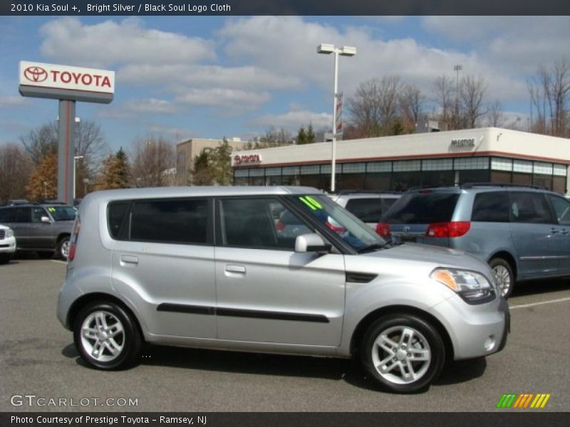 Bright Silver / Black Soul Logo Cloth 2010 Kia Soul +