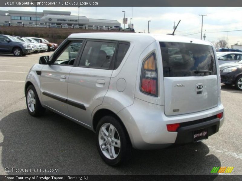 Bright Silver / Black Soul Logo Cloth 2010 Kia Soul +