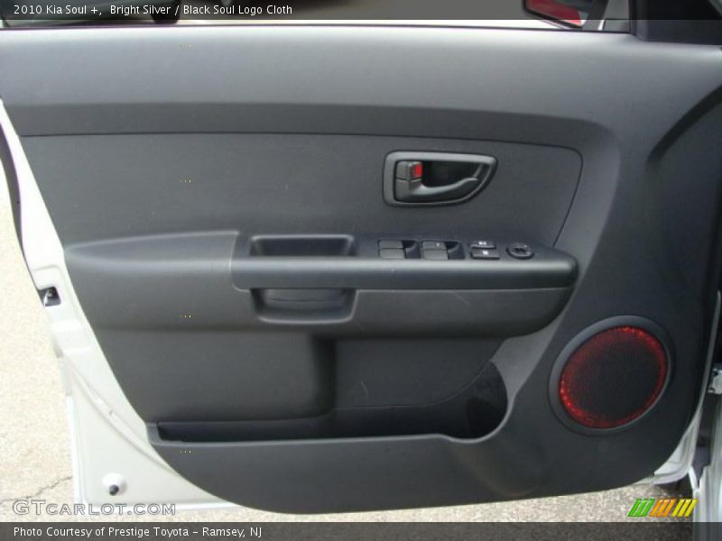 Bright Silver / Black Soul Logo Cloth 2010 Kia Soul +