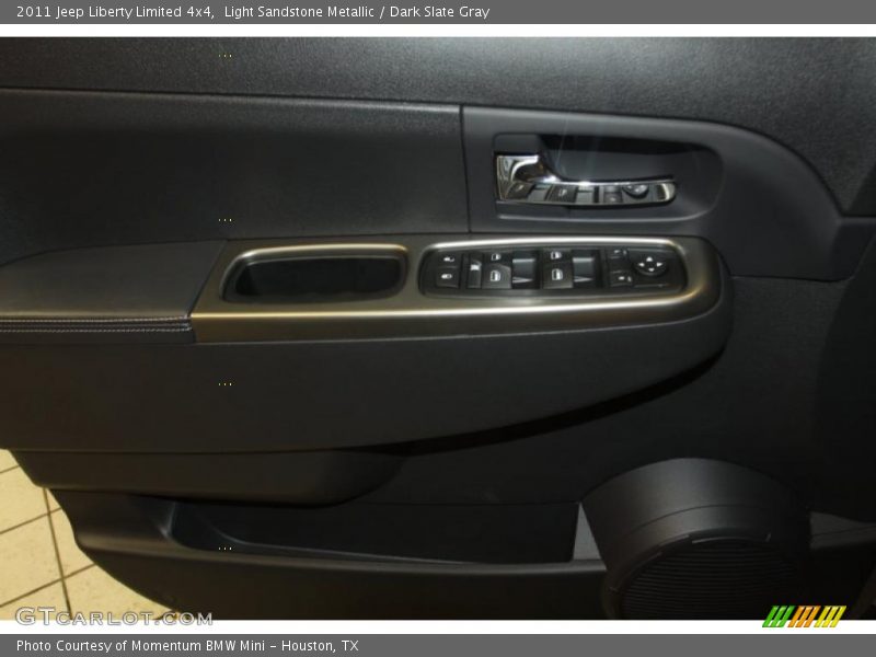 Light Sandstone Metallic / Dark Slate Gray 2011 Jeep Liberty Limited 4x4