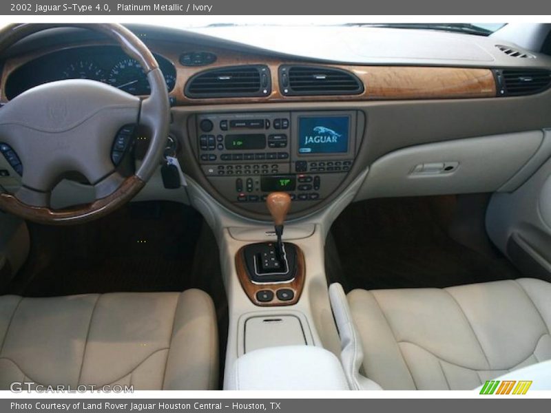 Dashboard of 2002 S-Type 4.0