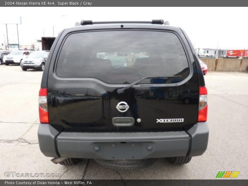 Super Black / Gray 2004 Nissan Xterra XE 4x4