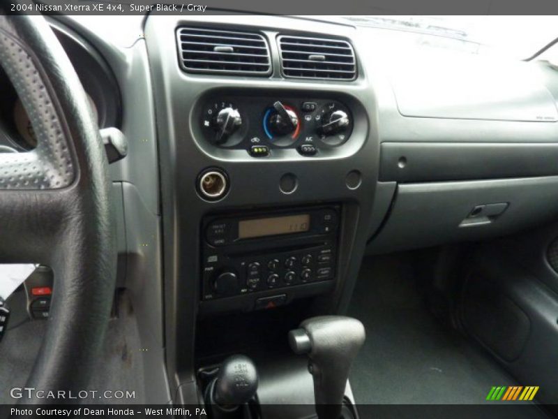 Super Black / Gray 2004 Nissan Xterra XE 4x4
