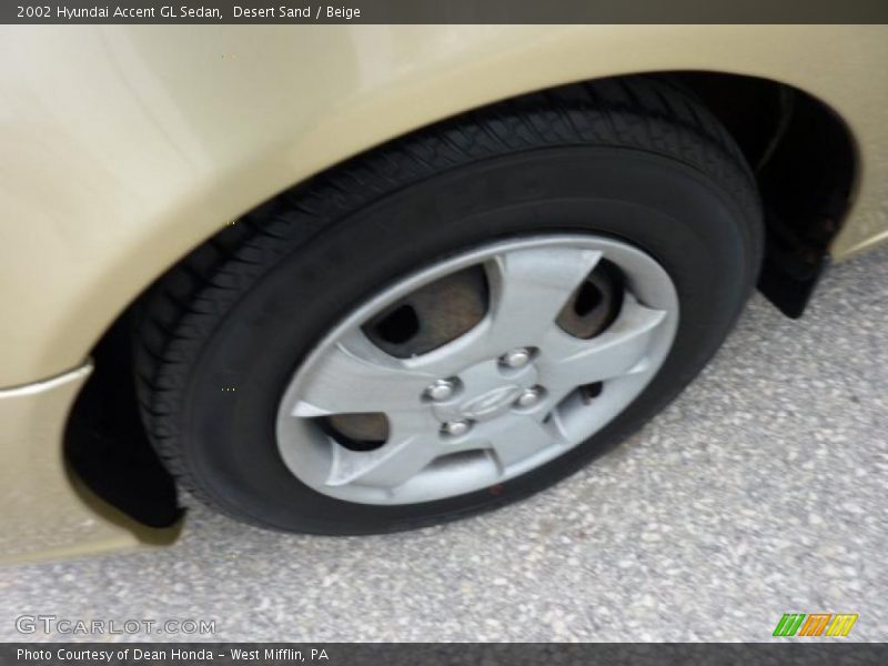 Desert Sand / Beige 2002 Hyundai Accent GL Sedan