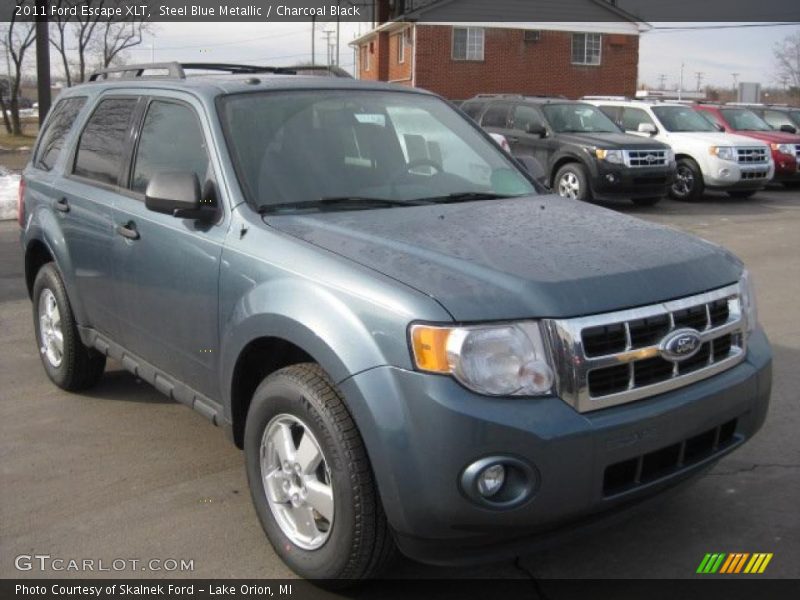 Front 3/4 View of 2011 Escape XLT