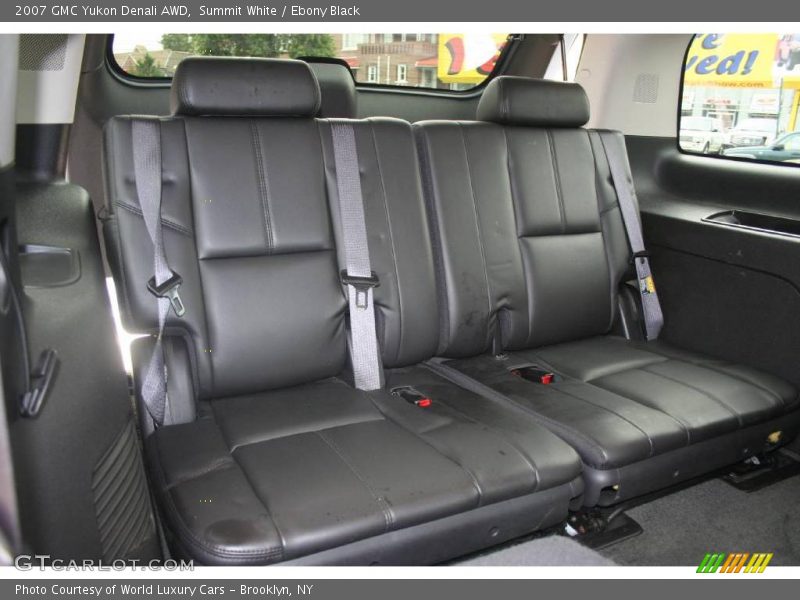 Summit White / Ebony Black 2007 GMC Yukon Denali AWD