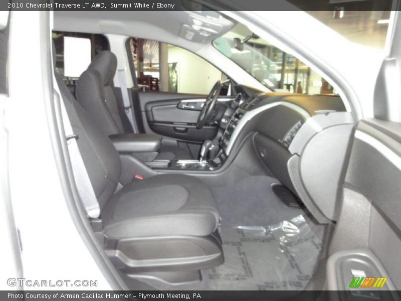 Summit White / Ebony 2010 Chevrolet Traverse LT AWD
