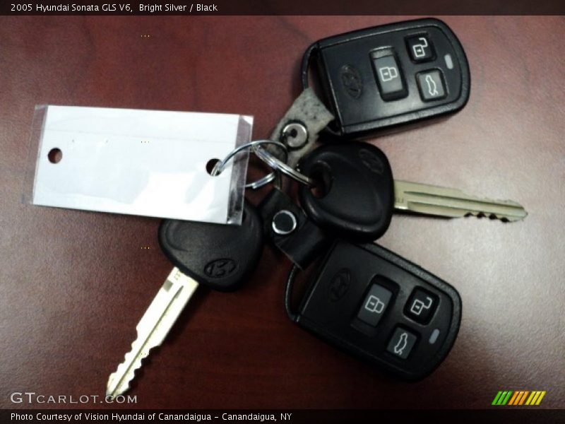 Bright Silver / Black 2005 Hyundai Sonata GLS V6