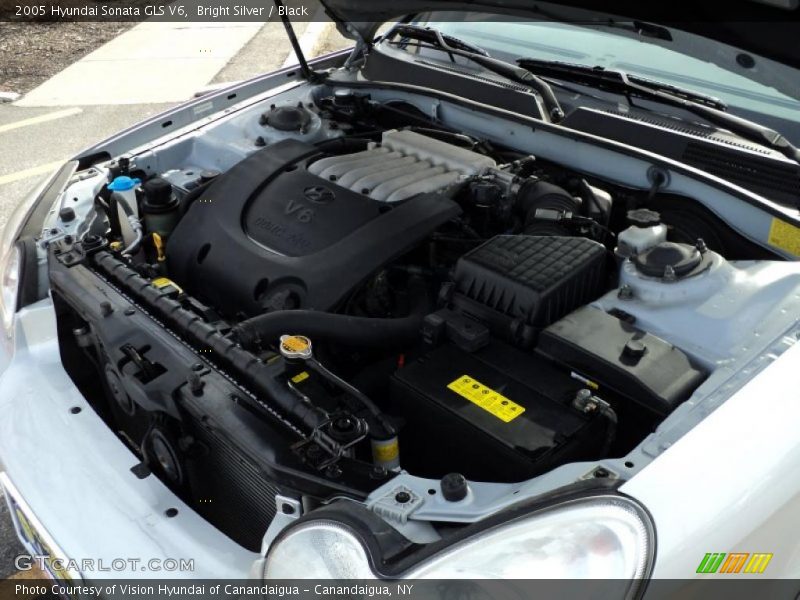 Bright Silver / Black 2005 Hyundai Sonata GLS V6