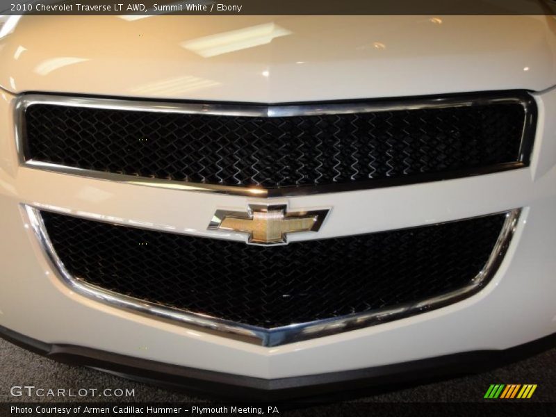 Summit White / Ebony 2010 Chevrolet Traverse LT AWD