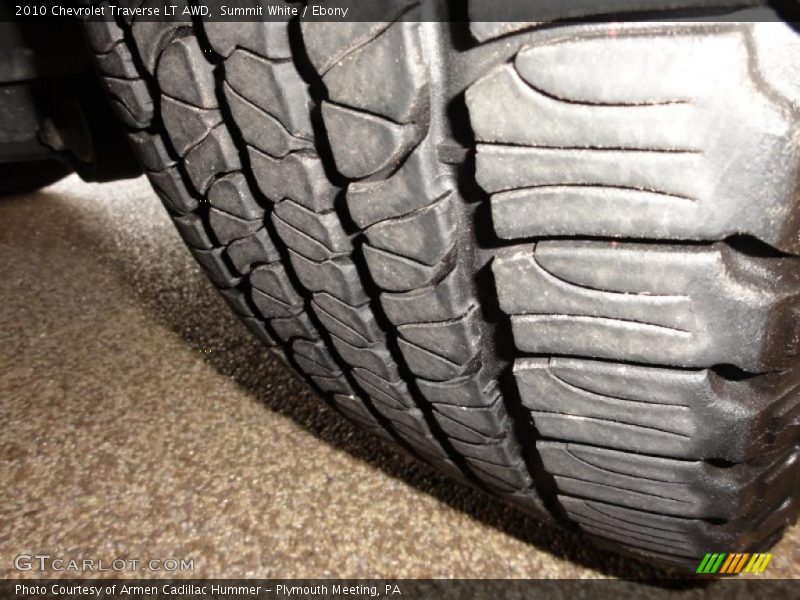 Summit White / Ebony 2010 Chevrolet Traverse LT AWD