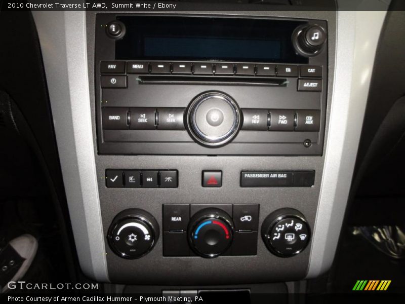 Summit White / Ebony 2010 Chevrolet Traverse LT AWD