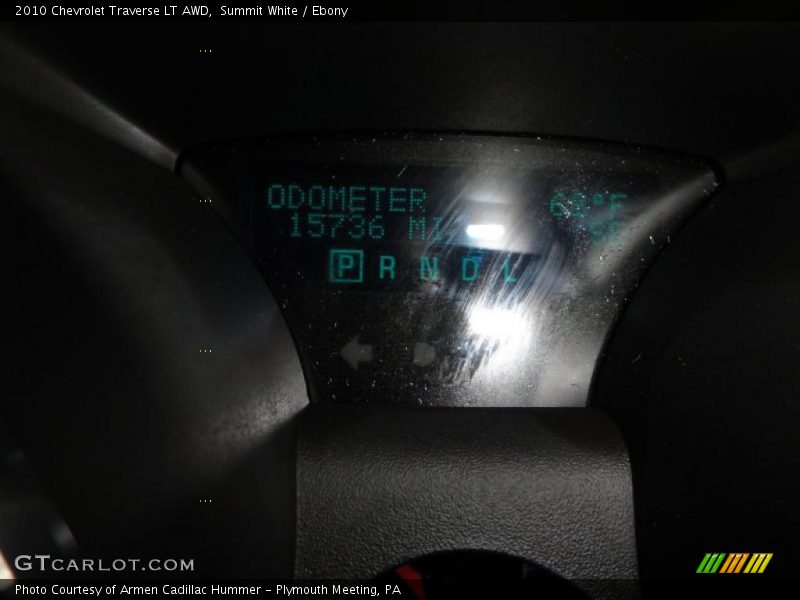 Summit White / Ebony 2010 Chevrolet Traverse LT AWD