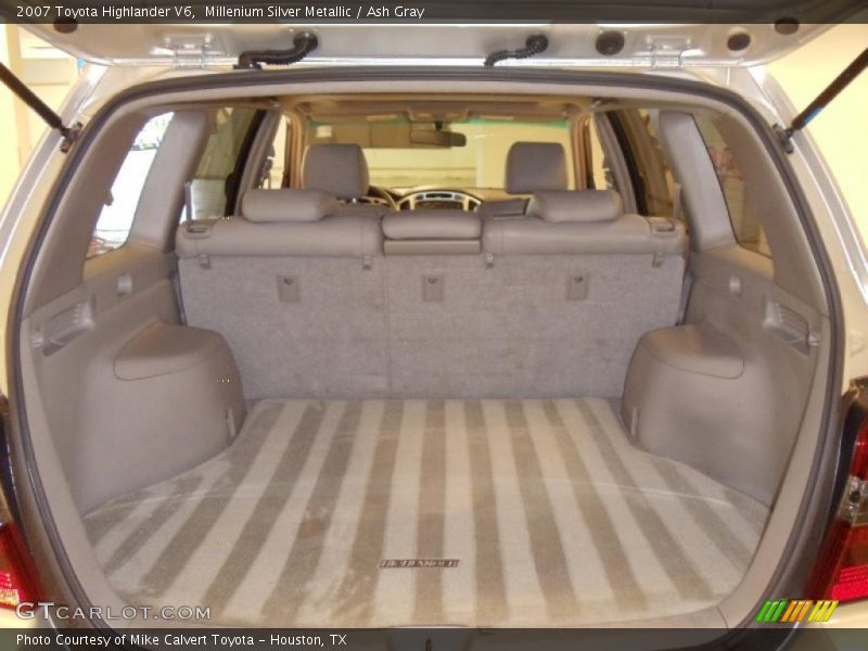  2007 Highlander V6 Trunk