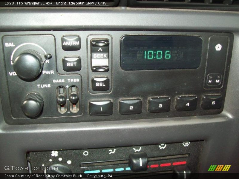 Controls of 1998 Wrangler SE 4x4